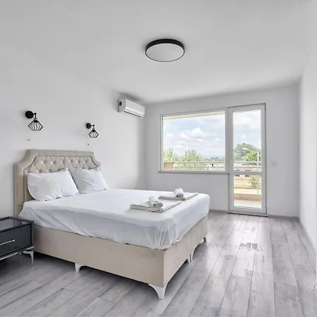 Sunny Seaside Retreat 2bd In By Flat Mаnаger Apartment Nessebar